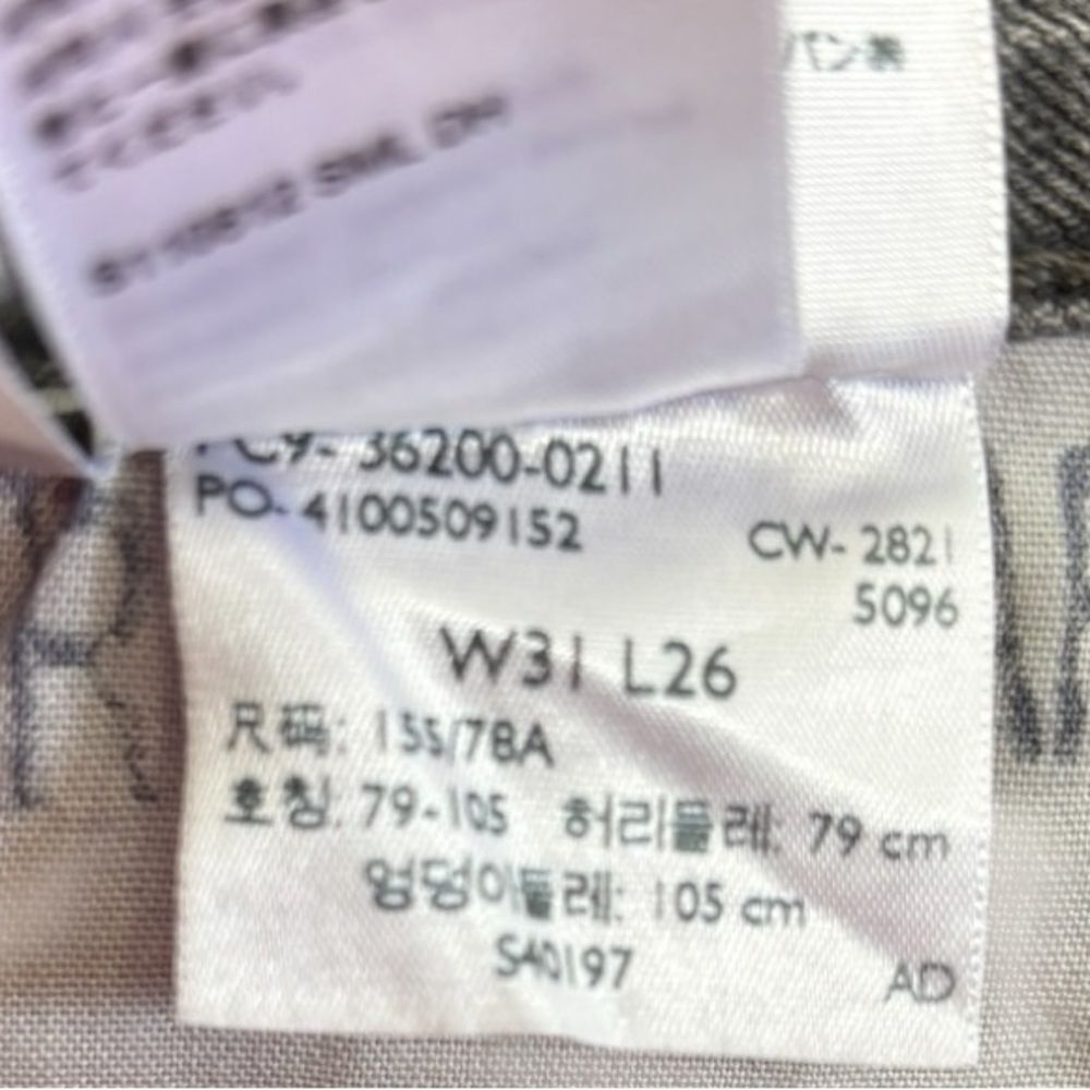 Levi's 501 Jeans Black Button Fly Frayed Hem Ankle High Rise Size 31x26 Waist 31 - Picture 9 of 9